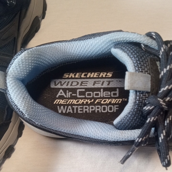 Sketchers Women's Waterproof Outdoor Blue/Black Hiking Shoes Size 7 Wide Width - Picture 2 of 9